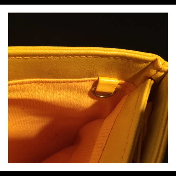 *VTG* Mustard Yellow Purse/Clutch w/Bow Detail! - Picture 6 of 6